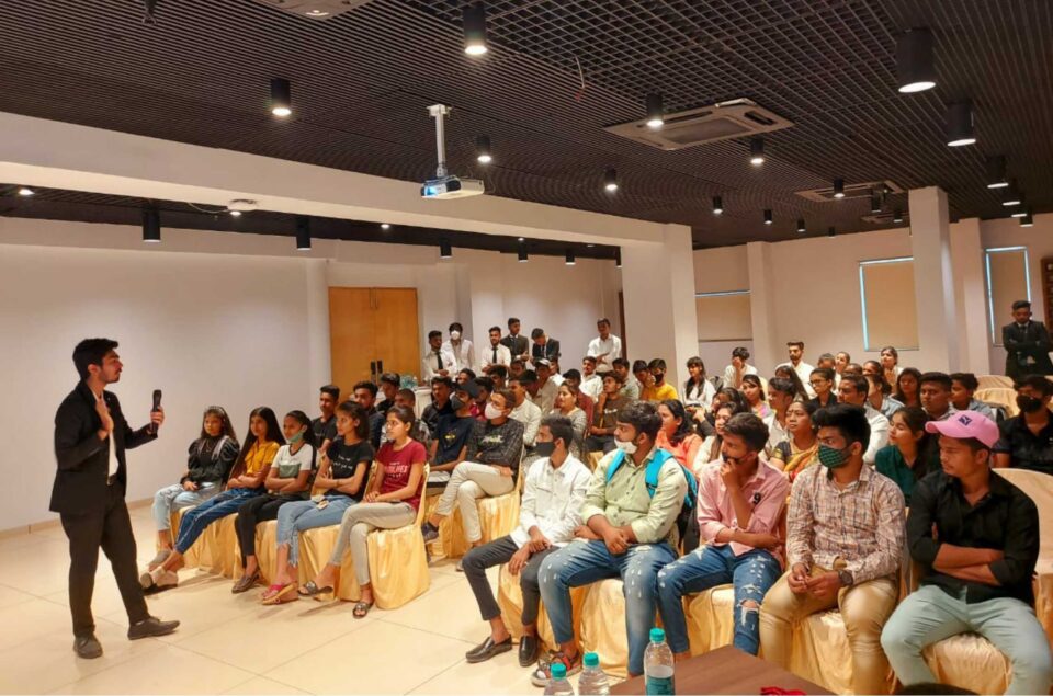 Launching The Digineer Gujarat’s first ever Digital Marketing & Branding Agency and Institute by IIM ROHTAK Student Meet Zaveri