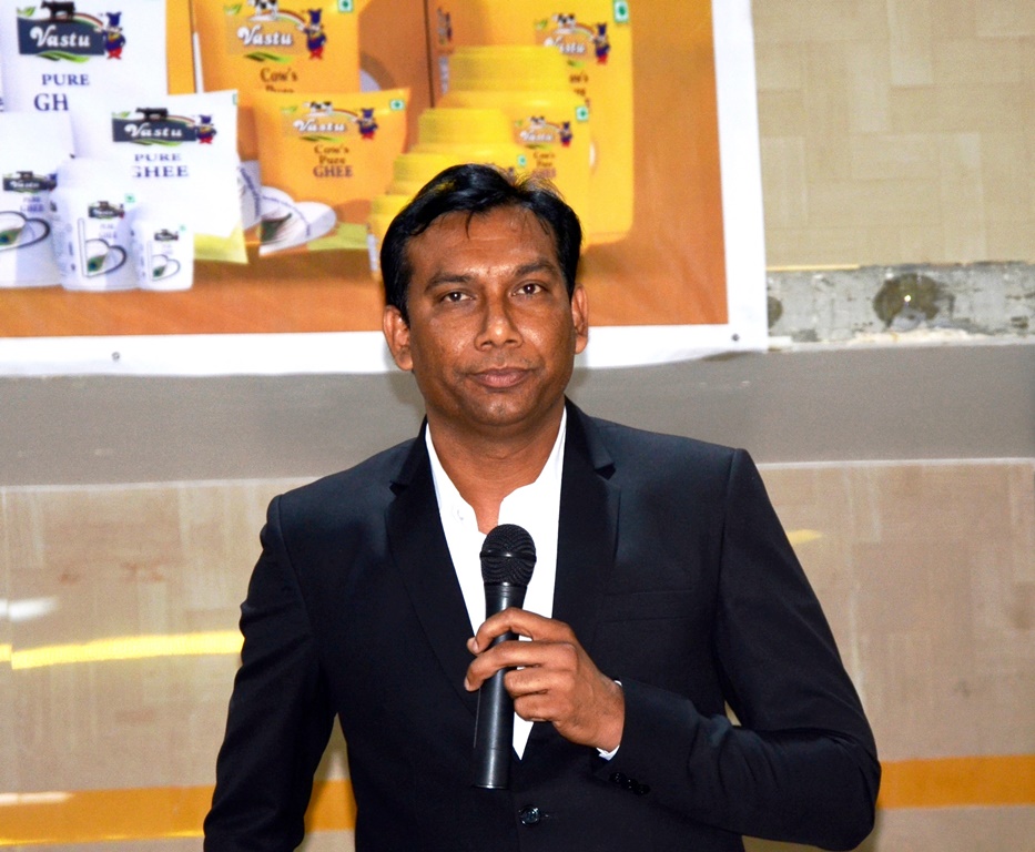 Rs 2500 PM to Rs 100 cr a year how this first generation entrepreneur built a dairy empire!