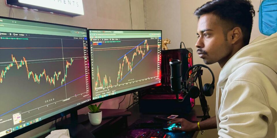 22-Year-Old College Student Cracks Stock Market Code, Earns 50 Lakhs Through Option Selling